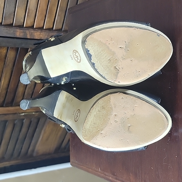 Women's Michael Kors Black Leather Size 9M 5 inch Heels - Picture 5 of 12